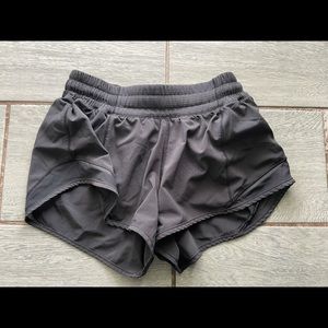 Hotty Hot High-Rise Short 2.5"